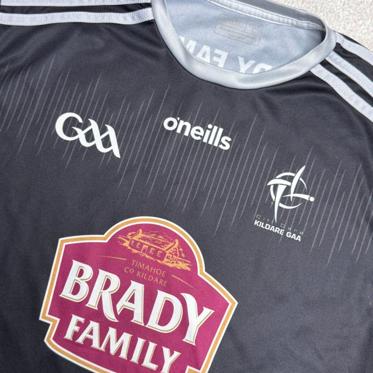 Geansaí Traenála Teann Chumann Lúthchleas Gael Chill Dara (Méid: Mór)