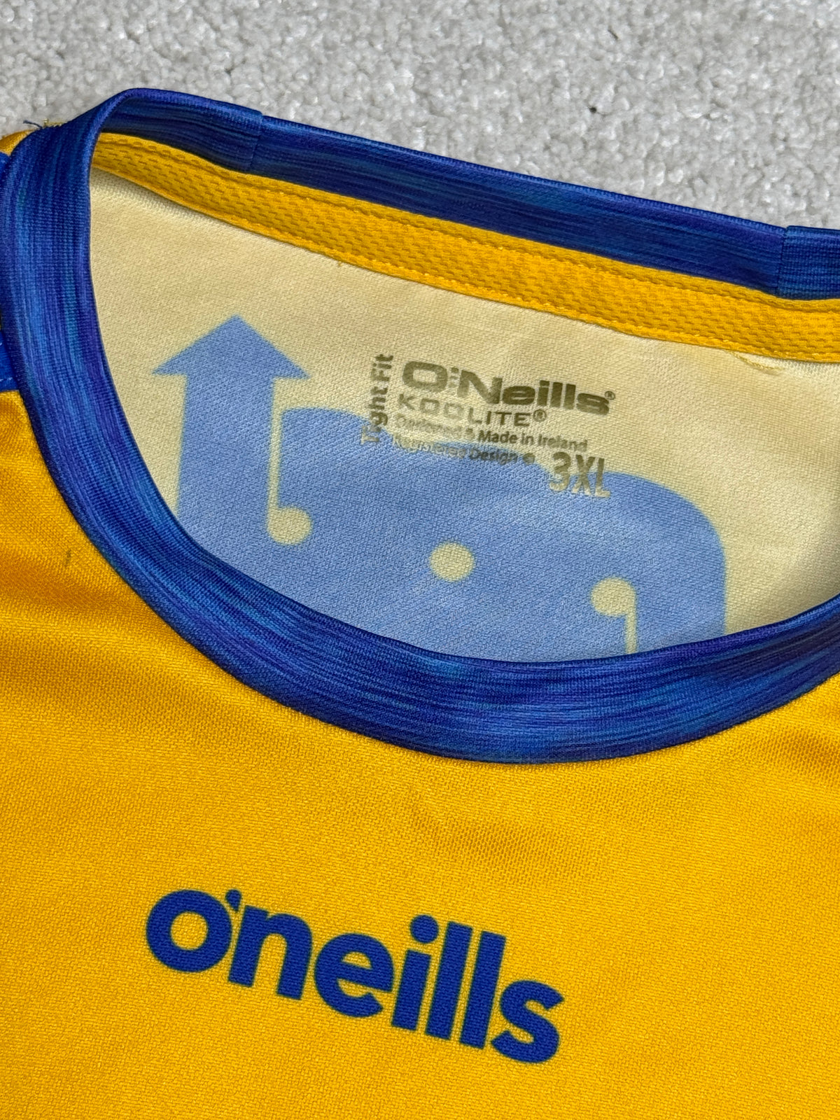 Clare GAA Tight Fit Jersey 2018 - O'Neills GAA and hurling jersey - Jersey King - view 3