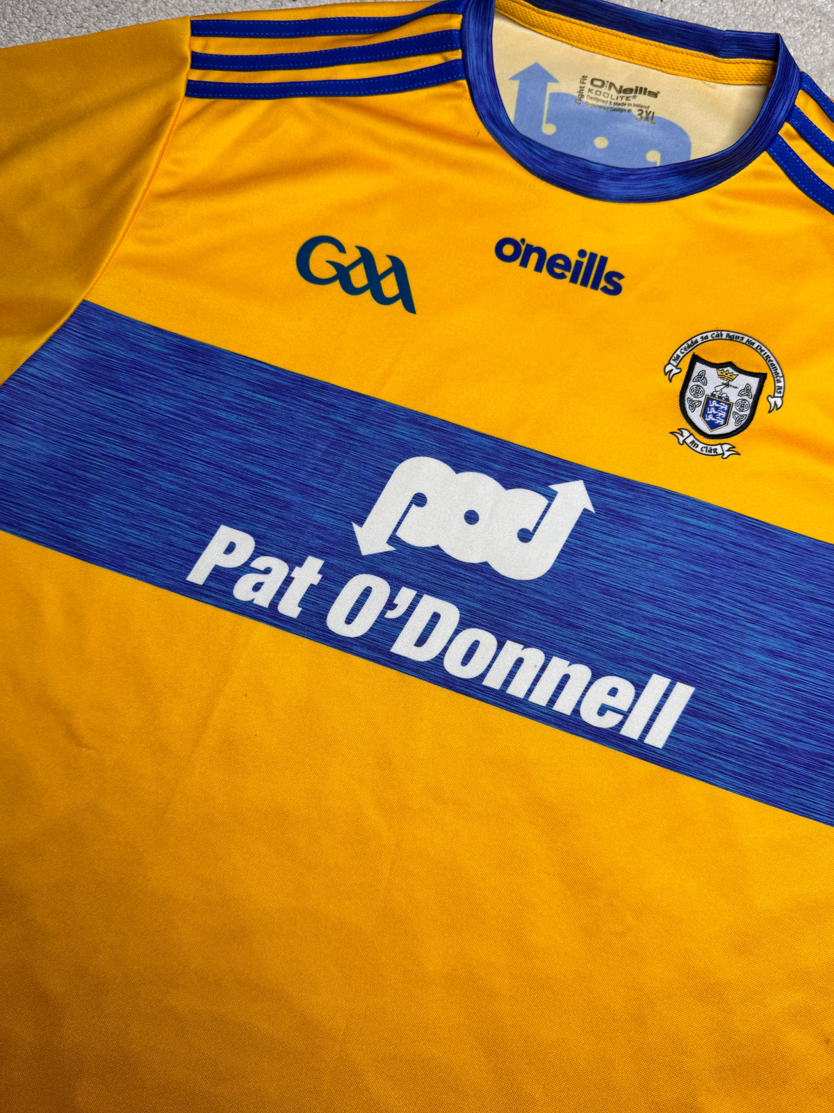 Clare GAA Tight Fit Jersey 2018 - O'Neills GAA and hurling jersey - Jersey King - view 4