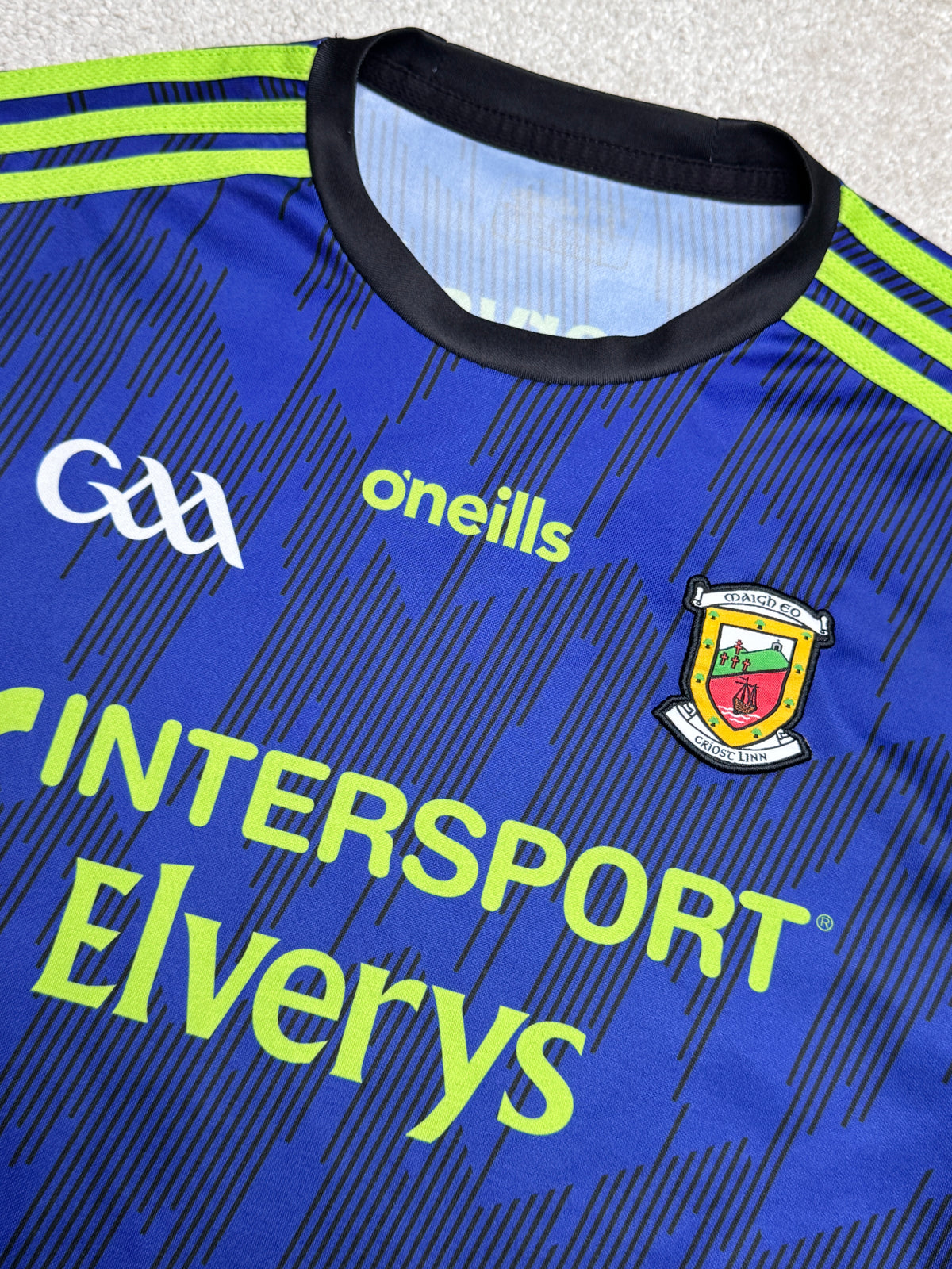 Mayo GAA Alternate Tight Fit Jersey 2019 - O'Neills GAA and hurling jersey - Jersey King - view 4